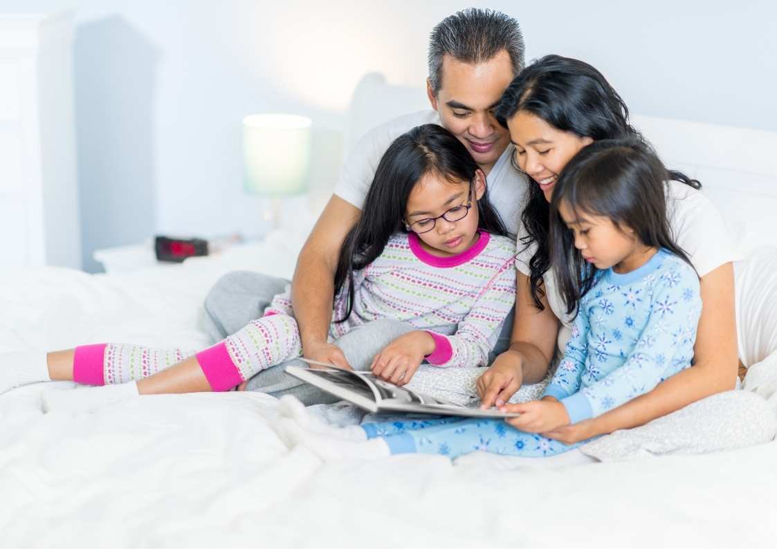 סוף טוב, הכל טוב: למה כדאי להקריא סיפורים לילדים לפני השינה?