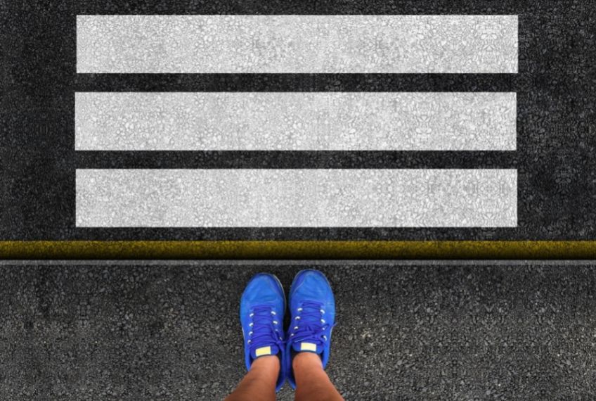 גדלים ועצמאיים: איך ללמד את הילד לחצות את הכביש בעצמו?