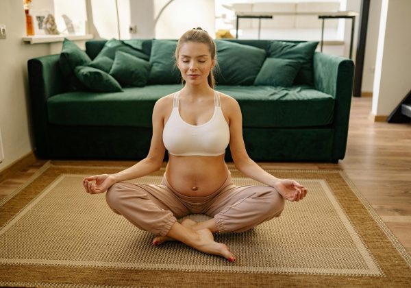 להתאמן במהלך ההיריון: חששות, טיפים ותרגילים מומלצים